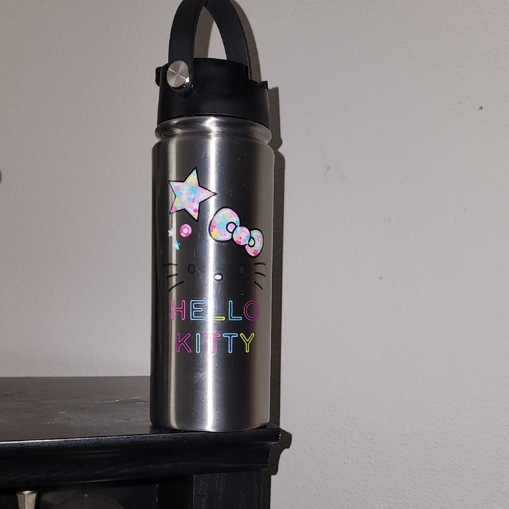 ✨️🩷NWT ADORABLE HELLO KITTY WITH HEART/ DRINKING THREMO/ SAINLESS STEEL🩷✨️